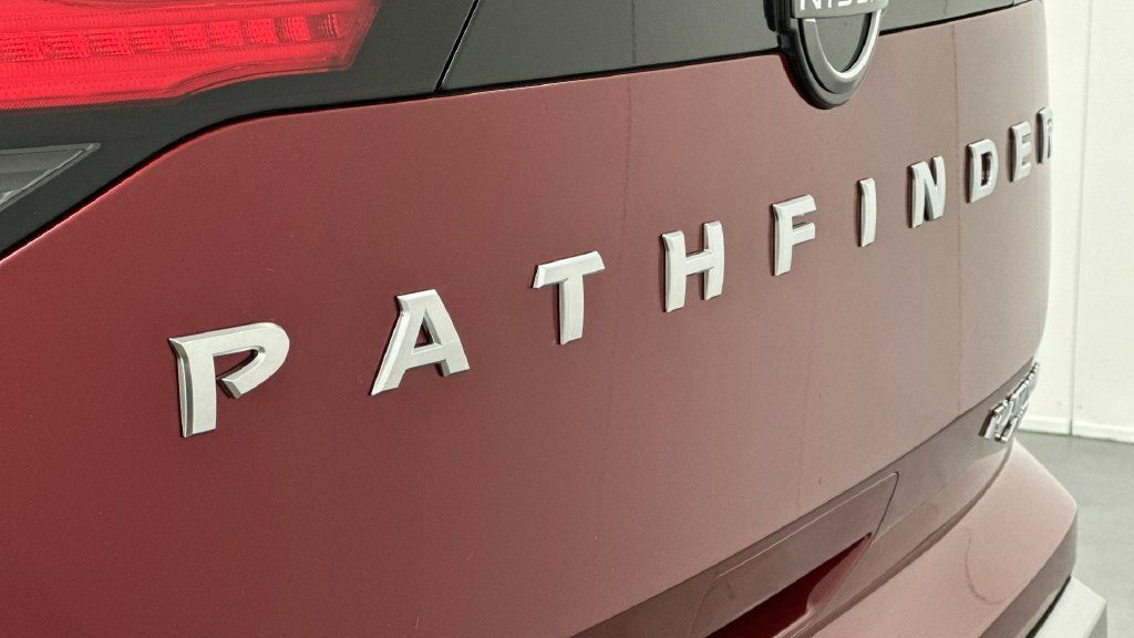 Certified 2024 Nissan Pathfinder Platinum AWD/4WD image 23