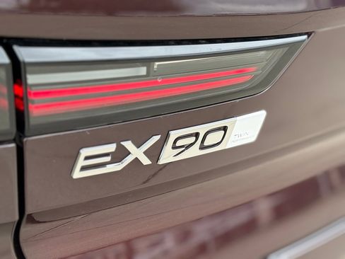New 2025 Volvo EX90 Plus image 8