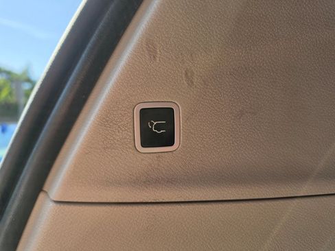 Used 2017 Chrysler Pacifica Touring-L FWD image 37