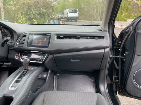 Used 2017 Honda HR-V EX image 29