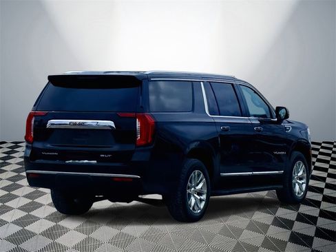 Used 2022 GMC Yukon XL SLT w/ SLT Luxury Package image 5