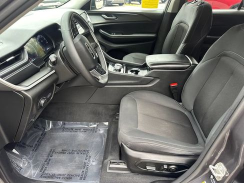 Used 2023 Jeep Grand Cherokee Laredo X w/ Luxury Tech Group I AWD/4WD image 27