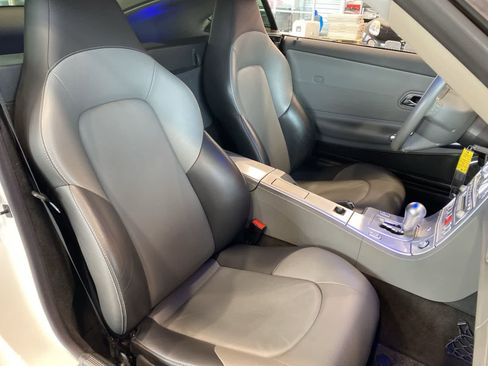 Used 2006 Chrysler Crossfire Limited image 21