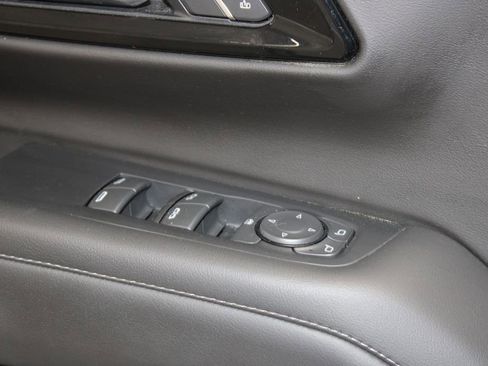 Used 2025 Chevrolet Suburban LT image 42