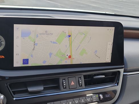 Used 2025 Lexus ES 300h w/ Premium Package FWD image 23