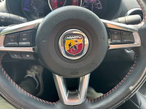 Used 2018 FIAT 124 Spider Abarth w/ Convenience Group RWD image 17
