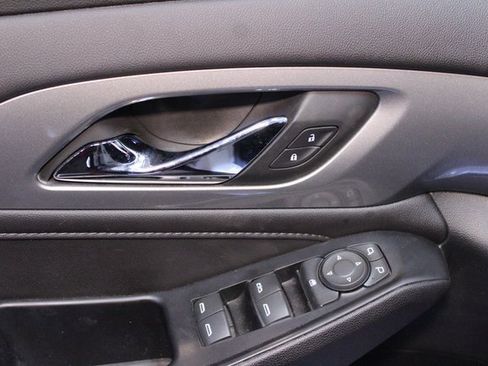 Used 2023 Chevrolet Traverse LT image 19