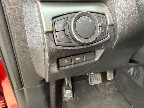 Used 2018 Ford Explorer XLT w/ Equipment Group 202A AWD/4WD image 11
