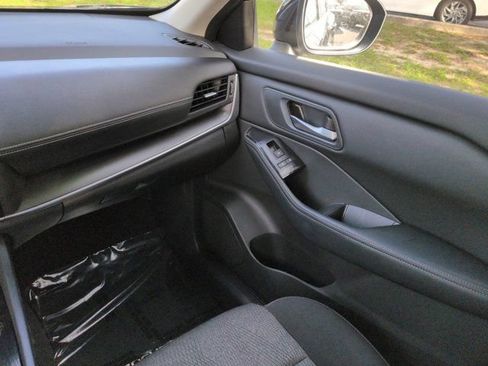 Used 2025 Nissan Rogue SV FWD image 16