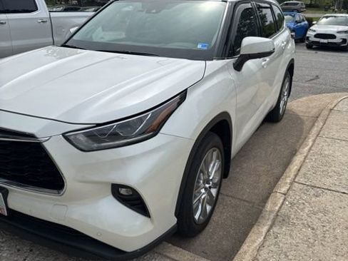 Used 2020 Toyota Highlander Limited image 4
