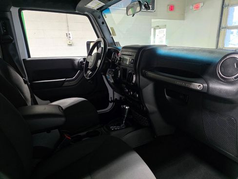 Used 2018 Jeep Wrangler Unlimited Sport w/ Connectivity Group AWD/4WD image 27