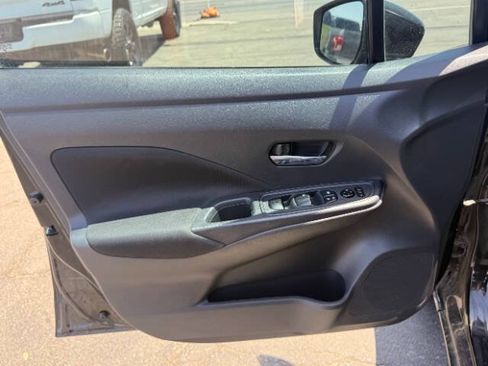 Used 2021 Nissan Versa SV FWD image 11