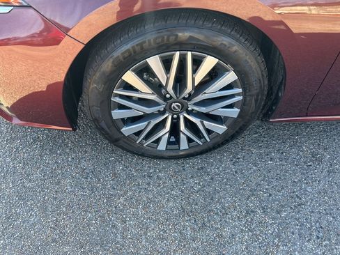 Used 2024 Nissan Altima 2.5 SV image 10