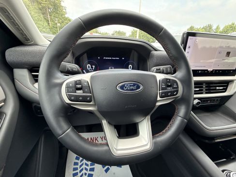 Used 2025 Ford Explorer Active RWD image 13