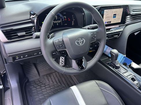 New 2026 Toyota Camry Hybrid FWD image 13