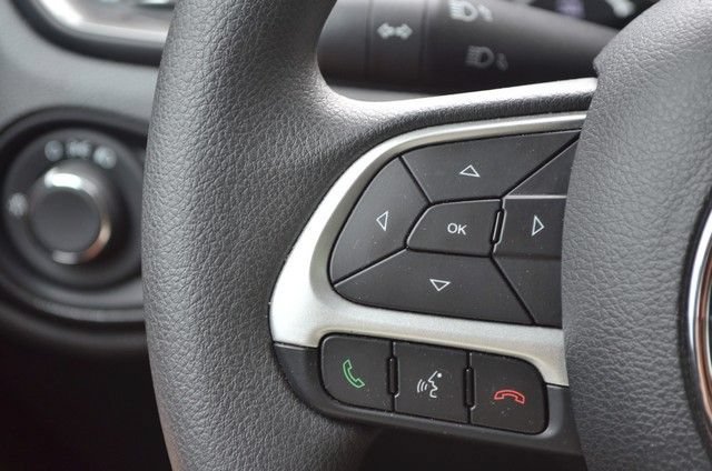 Used 2023 Jeep Renegade Latitude AWD/4WD image 20