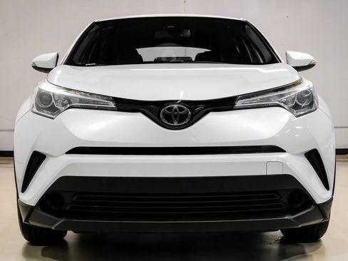 Used 2019 Toyota C-HR XLE image 7
