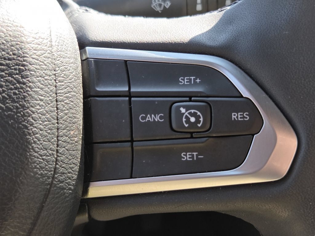 Used 2023 Jeep Compass Latitude AWD/4WD image 10