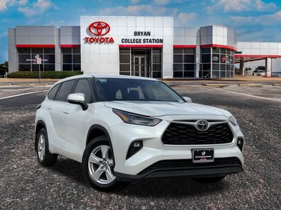 Used 2023 Toyota Highlander LE
