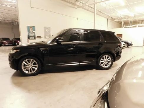 Used 2017 Land Rover Range Rover Sport SE image 7
