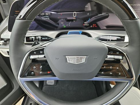 New 2026 Cadillac Vistiq Luxury image 36