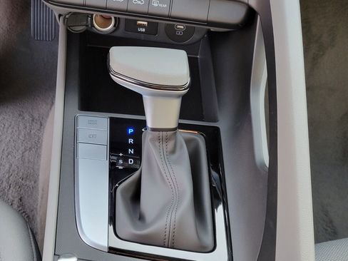 Used 2025 Hyundai Elantra SE image 22