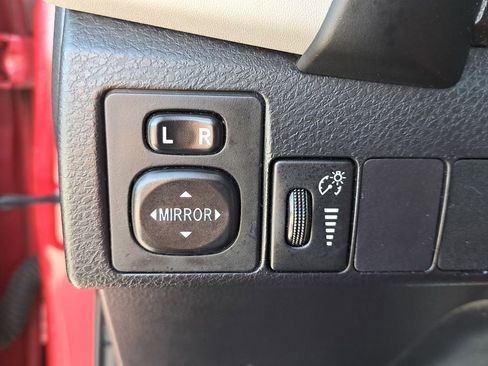 Used 2017 Toyota Corolla LE image 26