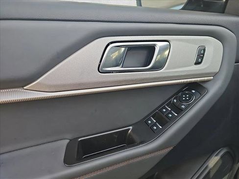 Used 2025 Ford Explorer Active w/ Active Comfort Package image 15