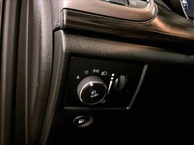 Used 2022 Jeep Grand Cherokee Laredo X AWD/4WD image 30