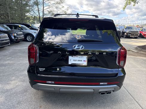 Used 2023 Hyundai Palisade Limited FWD image 6