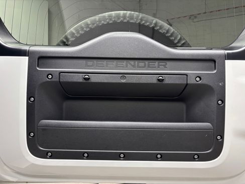 Used 2025 Land Rover Defender 110 X-Dynamic SE AWD/4WD image 43