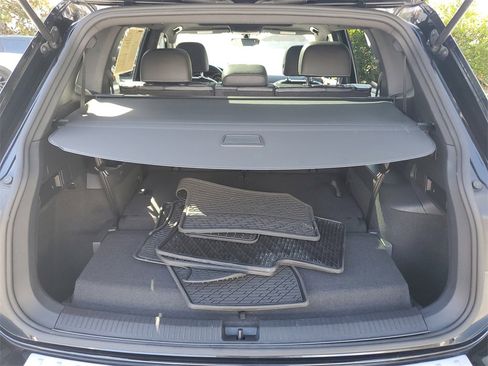 Used 2021 Volkswagen Tiguan SE R-Line image 9