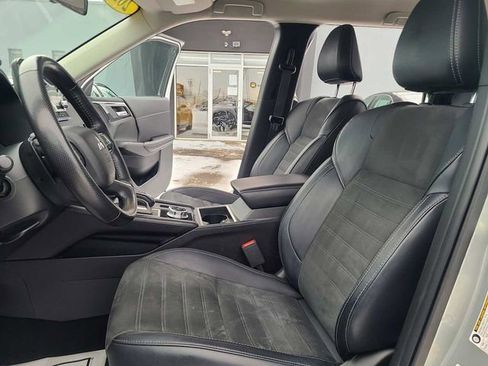 Used 2024 Mitsubishi Outlander SE image 14