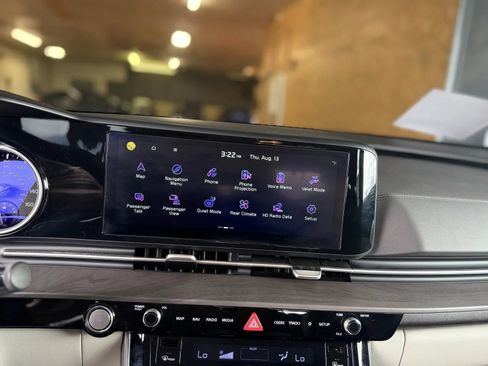 Used 2024 Kia Carnival EX FWD image 30