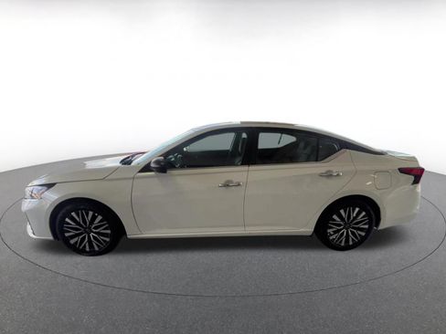 Used 2025 Nissan Altima 2.5 SV FWD image 8