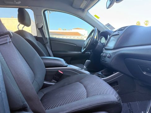 Used 2019 Dodge Journey SE image 17