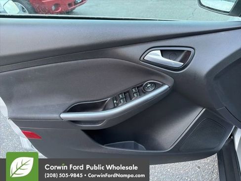 Used 2012 Ford Focus Titanium w/ SEL/Titanium Winter Pkg image 12