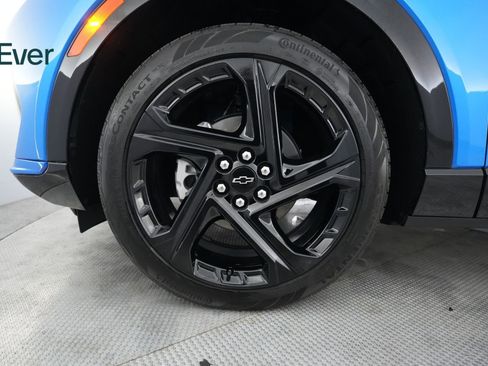 Used 2025 Chevrolet Equinox EV RS w/ LPO, All-Weather Mat Package FWD image 19