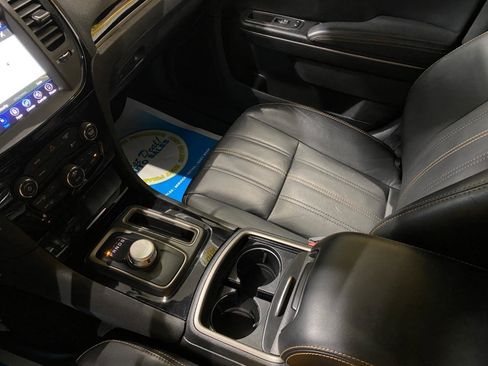 Used 2019 Chrysler 300 S w/ 300S Alloy Edition RWD image 18