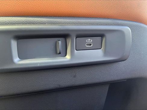 Used 2022 BMW X5 xDrive40i w/ M Sport Package image 37