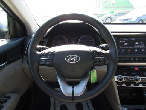 Used 2020 Hyundai Elantra SEL image 10