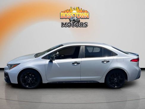 Used 2020 Toyota Corolla SE FWD image 2