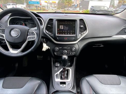 Used 2017 Jeep Cherokee Trailhawk image 14