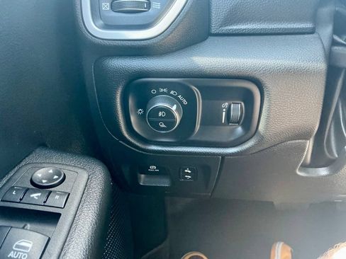 Used 2023 RAM 1500 Big Horn AWD/4WD image 30
