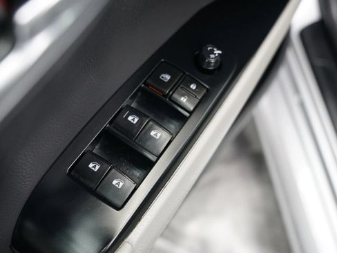 Used 2020 Toyota Camry SE FWD image 17