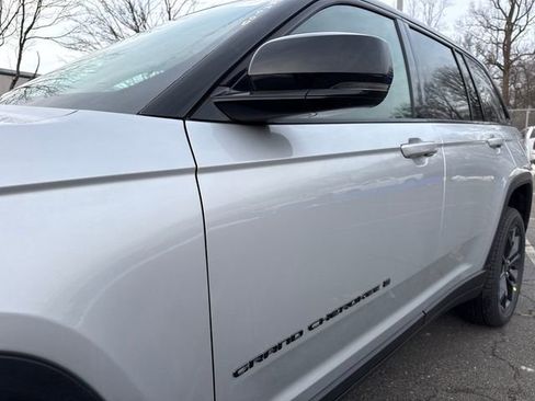 New 2025 Jeep Grand Cherokee Limited image 4