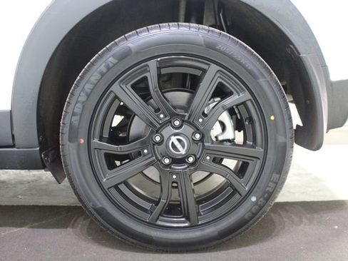 Used 2024 Nissan Kicks SR w/ SR Premium Package FWD image 27