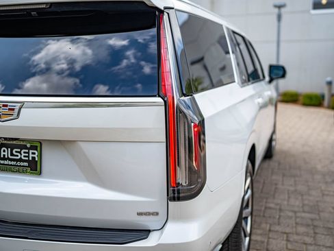 Used 2023 Cadillac Escalade ESV Premium Luxury Platinum AWD/4WD image 15