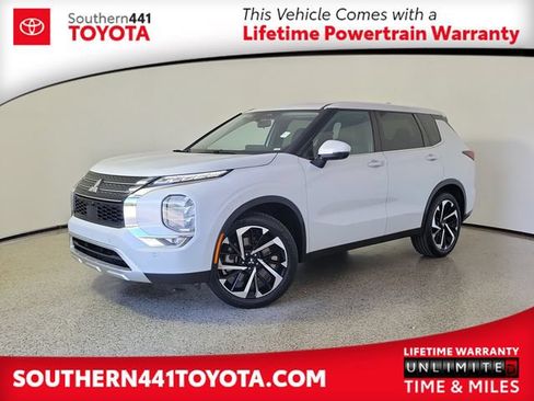 Used 2024 Mitsubishi Outlander SE Black Edition FWD image 1