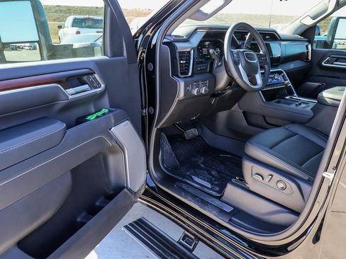 New 2026 GMC Sierra 3500 Denali w/ Denali Reserve Package image 28